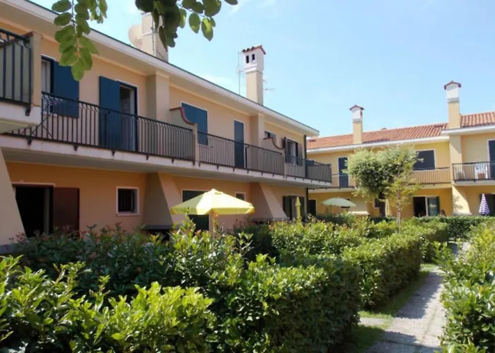 Cozy House With Garden And Pool In ביביונה