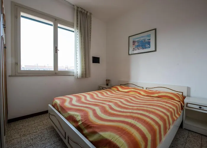 Cozy House With Garden And Pool In דירה