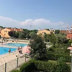Apartamento Cozy House With Garden And Pool In *