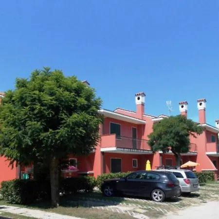 Cozy House With Garden And Pool In Bibione