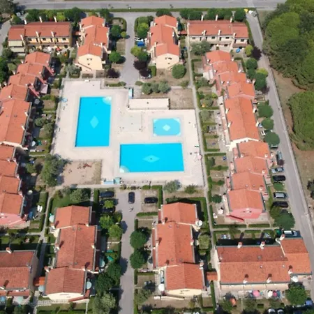 Cozy House With Garden And Pool In * Bibione
