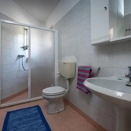 Apartment Cozy House With Garden And Pool In