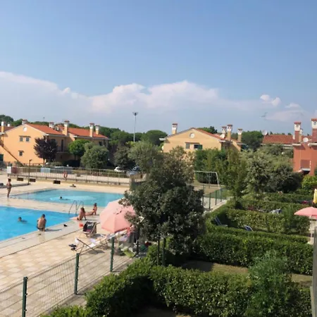 Apartment Cozy House With Garden And Pool In *