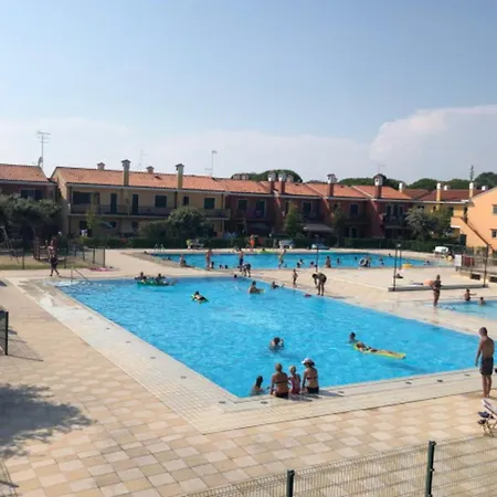 Cozy House With Garden And Pool In Apartamento Bibione