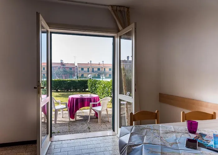 Apartment Cozy House With Garden And Pool In